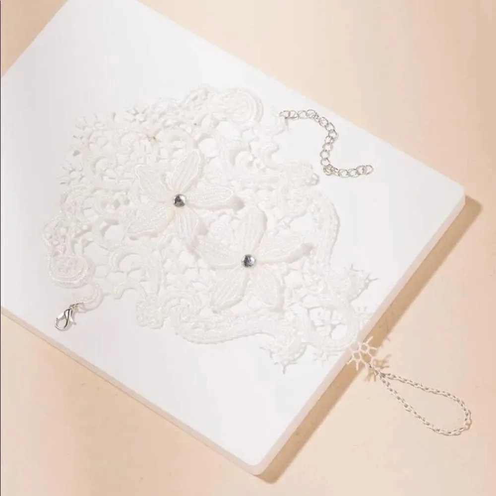Lace Gloves
